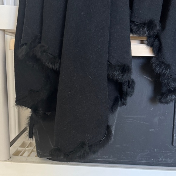 Nina Leonard Black Feather-Trimmed Wrap - Picture 5 of 8